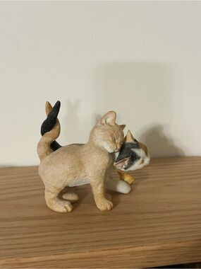 Country Artists Kitten Romantic Tales  3 Inch Resin Figurine CA02825